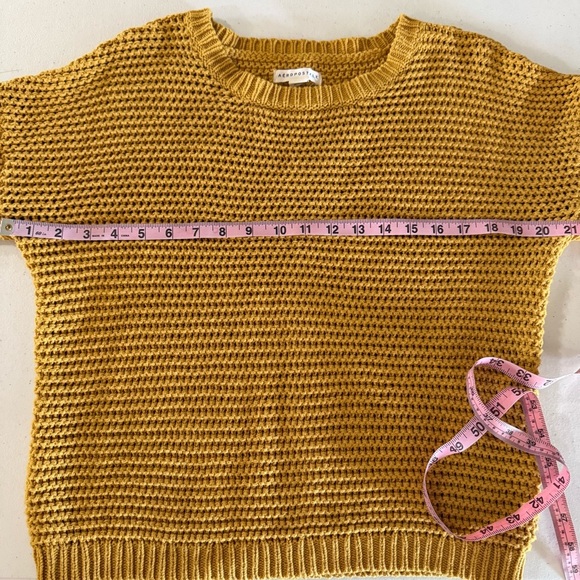 Aeropostale Chunky Crewneck Sweater Mustard Yellow Short Women's Size Medium - Picture 3 of 9